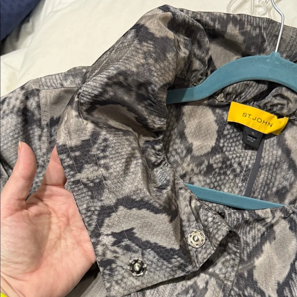 St. John Yellow Tag XL Gray Snake Print Lightweight Jacket - Picture 3 of 9